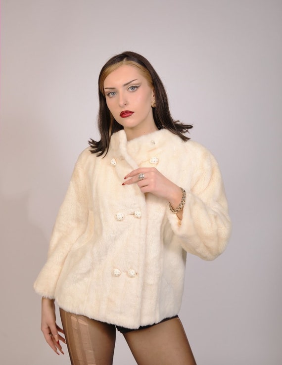 1960s Beeline Fashions white faux fur coat - image 5