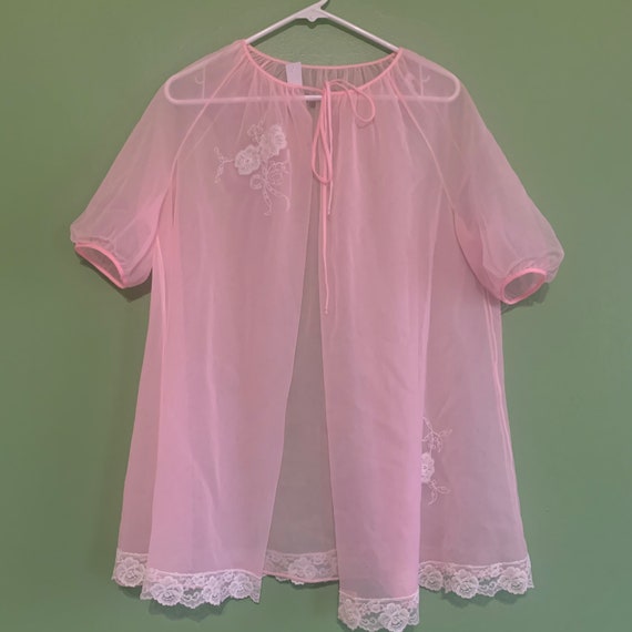 1960s Pink nylon Radcliffe vintage short robe bed… - image 2