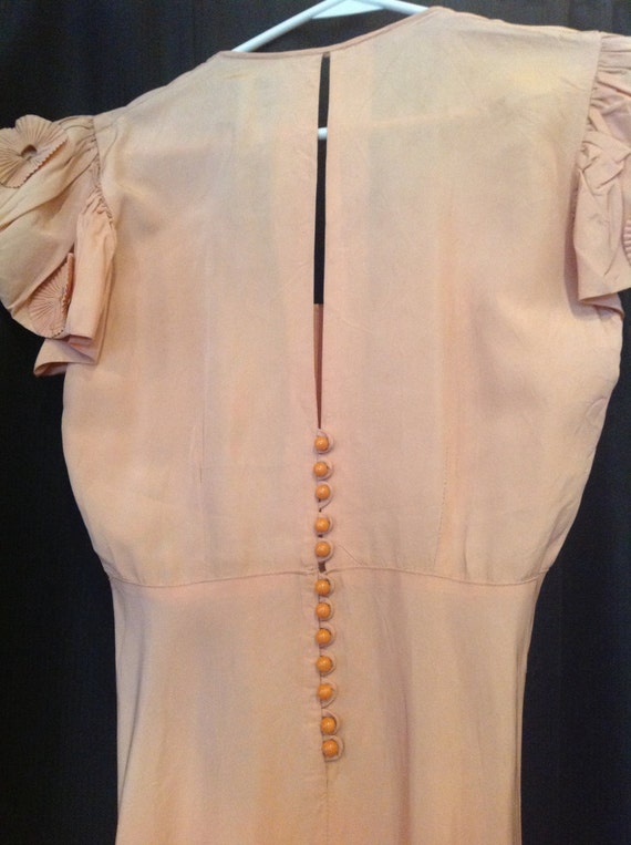 1930s dress with bakelite or lucite buttons - image 5