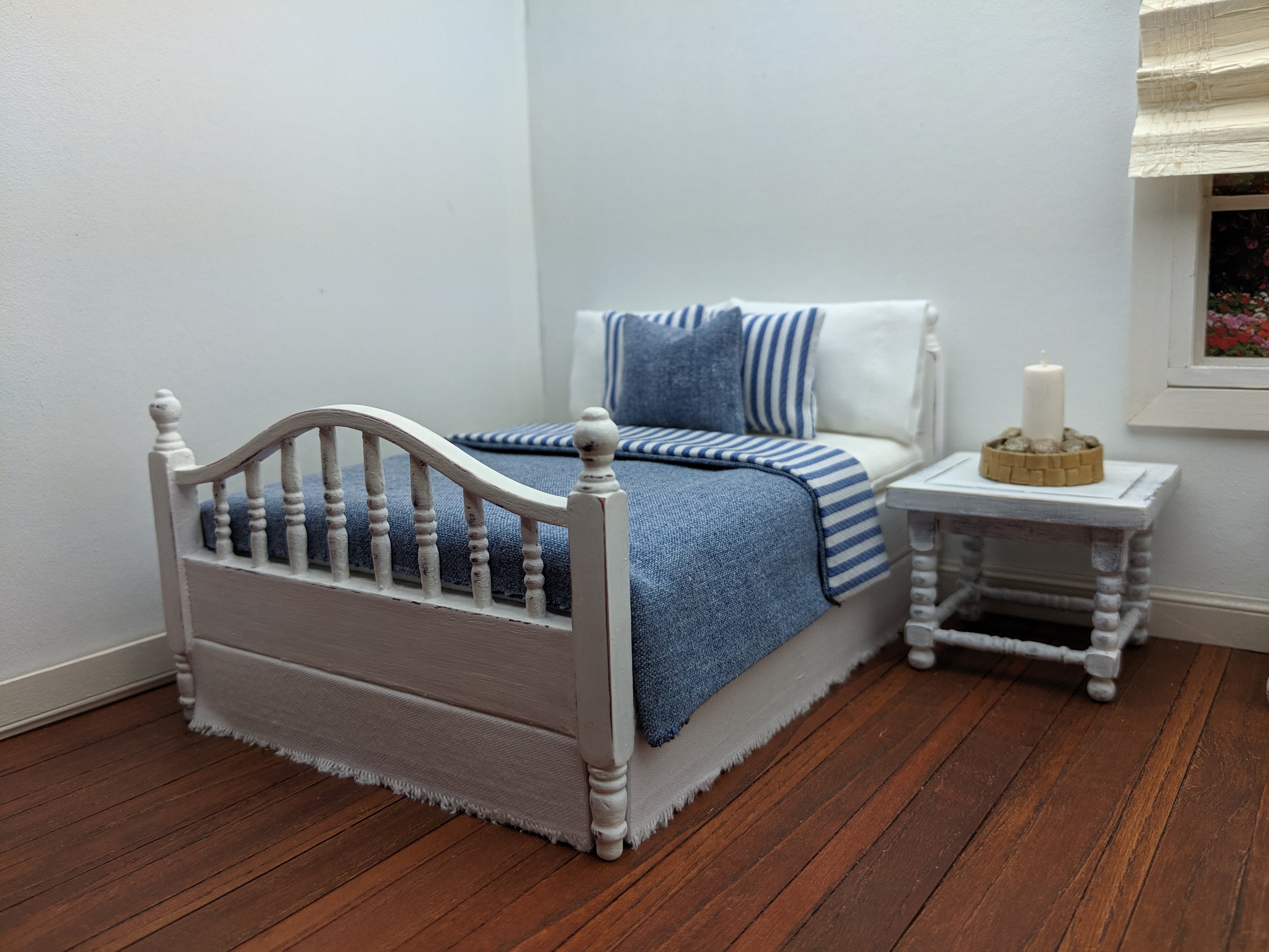 1 12th Scale Dollhouse Miniature Shabby Chic Bed With Blue Denim And White Bedding