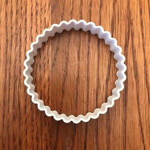Wavy scalloped edged circle cookie and fondant cutter