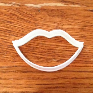 Lips shaped cookie and fondant cutter