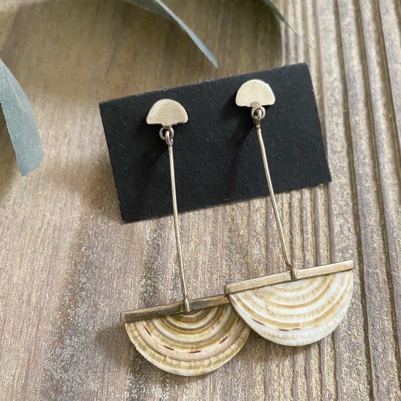 Antique fossilized shell & sterling earrings - image 2