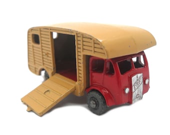 1950s Vintage Matchbox Lesney 35a ERF Marshall Horse Box. Toy Collectible. Made in England