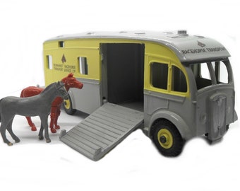1960s Vintage Dinky 979 Racehorse Transporter "Newmarket Racehorse Transport Services Ltd" Toy Collectible. Made in England