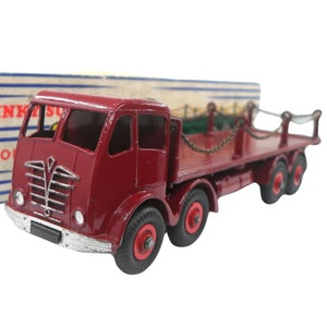 1950s Vintage Dinky 905 Foden flatbed with chains, 2nd type cab. Toy Collectible. Made in England