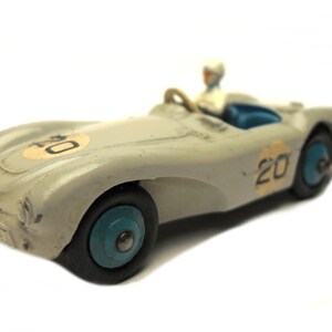 1950s Vintage Dinky 110 Aston Martin DB3 Competición Racing Car Toy Coleccionable Inglaterra