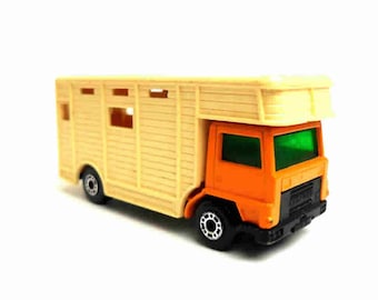 MATCHBOX N° 35A MARSHALL HORSEBOX 1957 MATCHBOX restoration: 35A ERF Marshall Horse Box Mk7 - YouTube