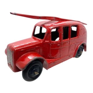 Camión de bomberos aerodinámico Dinky 25h vintage de los años 40. Juguete coleccionable. Fabricado en Inglaterra.