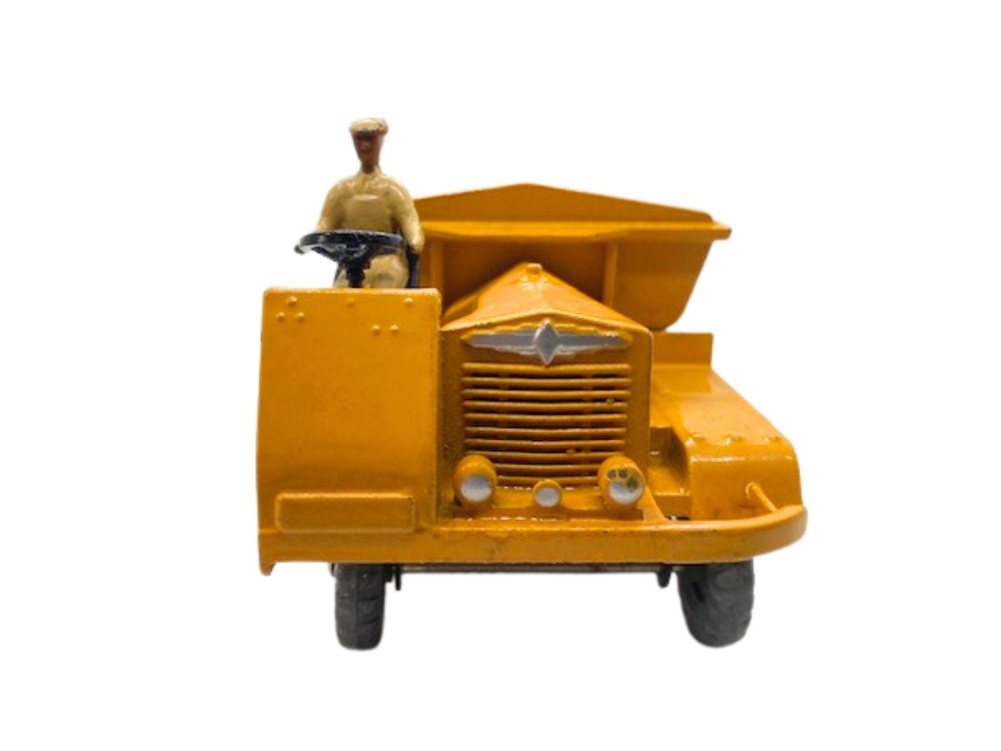 1940年代のヴィンテージDinky 562ダンプトラック。コレクターズ