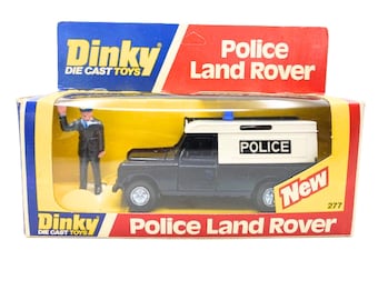 Dinky Toys GB Land Rover tôlée BBC avec mat extensible et radar