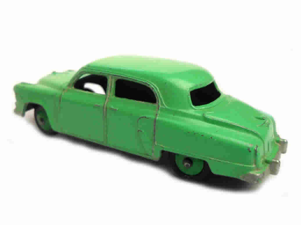 Dinky Toys 172 – Studebaker Land Cruiser Bicolore (Miniature Voiture Ancienne)