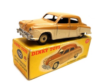 A Dinky Toys No. 771 international road signs set, boxed
