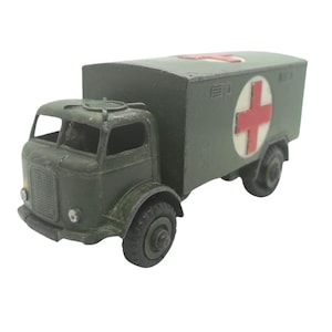 【ヴィンテージ】■ ディンキー ミリタリー 軍用救急車 イギリス製 ☆特価品 イギリス 2トン 4x2 野戦救急車 (プラモデル) - ホビー