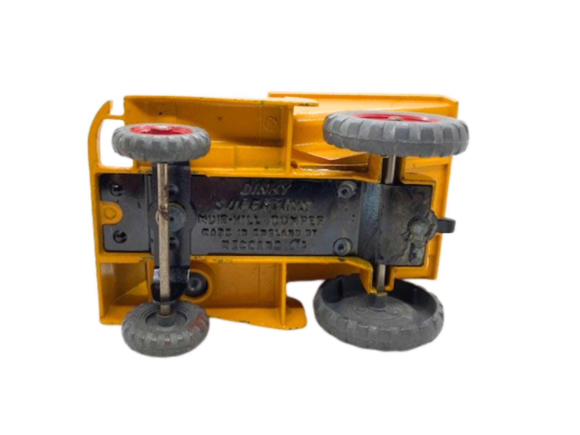 1940年代のヴィンテージDinky 562ダンプトラック。コレクターズ