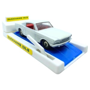 Hobby's Motoplay des années 2000 - Accessoire de garage vintage britannique moulé sous pression 6715 - Rampe de voiture Duckhams Oils