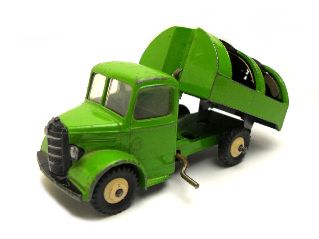 Dinky Toys GB 252 Camion Bedford Wagon Métal Marron 1/43 Version Sans Vitres