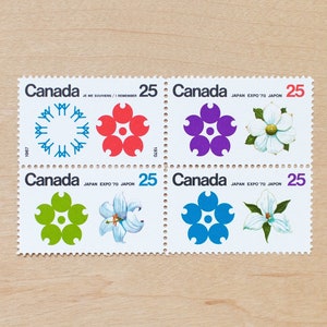 Selos postais de flores Canadá, Japão Expo, caligrafia de casamento, canadense, flores estilizadas, verde, azul, branco, cartões comemorativos para correspondência
