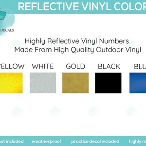 Pu&ograve; includere: Numeri in vinile altamente riflettenti in giallo, bianco, oro, nero e blu. Realizzati in vinile per esterni di alta qualit&agrave;.  *Cassetta postale non inclusa. Impermeabile. Adesivo di pratica incluso. Altamente riflettente.