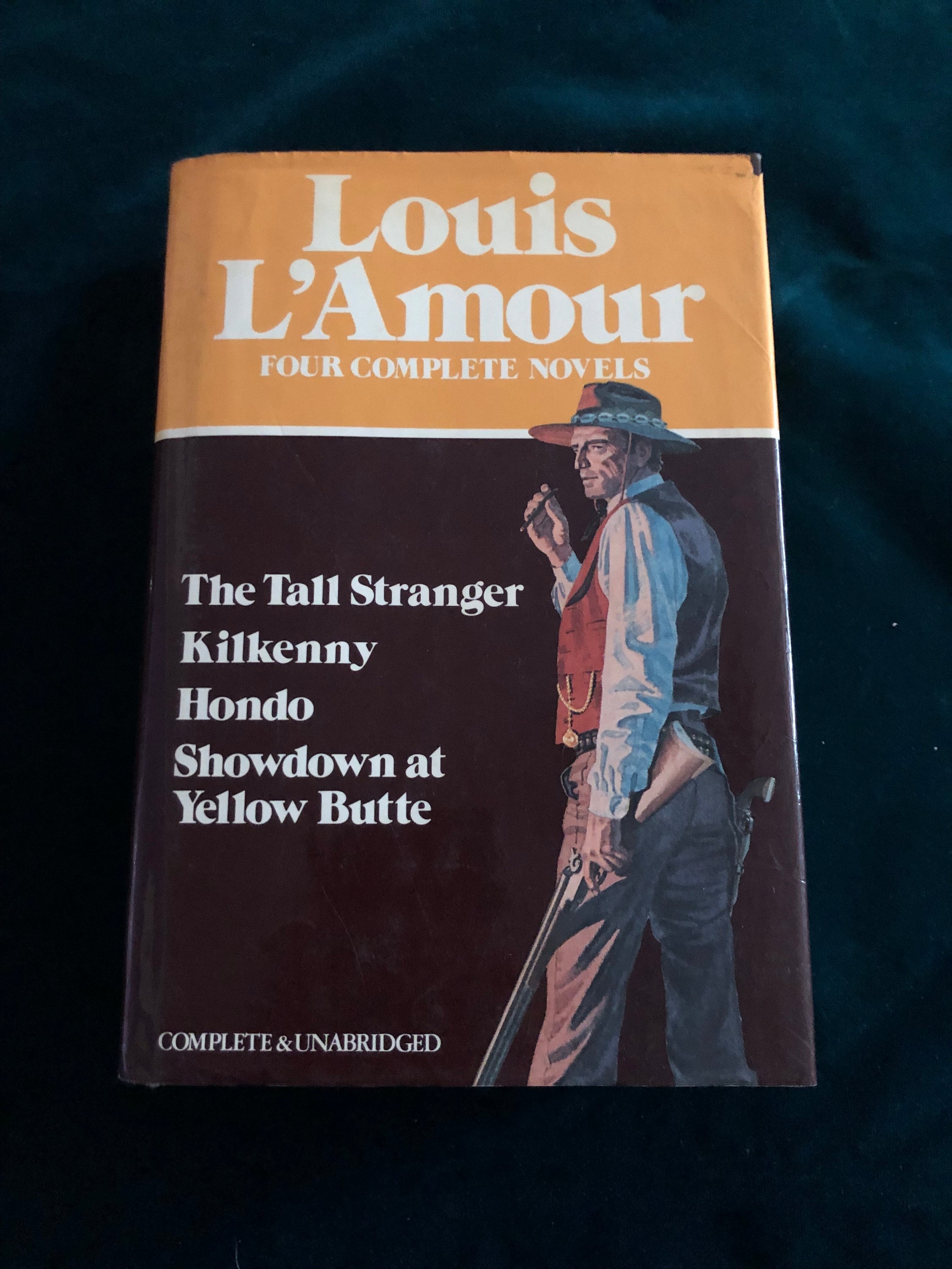 Showdown At Yellow Butte: A Novel : L'Amour, Louis