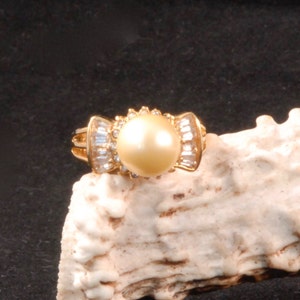 Vintage Goldtone and faux pearl with crystals