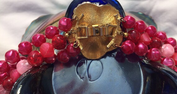 Lucite pink and goldtone necklace - image 8