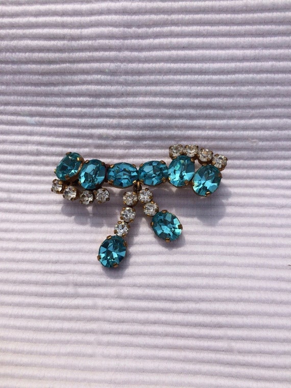 Vintage Bow Brooch with blue and clear crystals - image 7