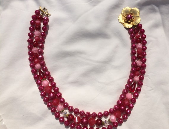 Lucite pink and goldtone necklace - image 6