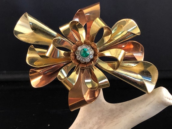 Vintage copper tone and gold tone Ribbon Brooch - image 3