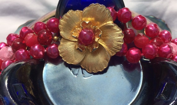 Lucite pink and goldtone necklace - image 7