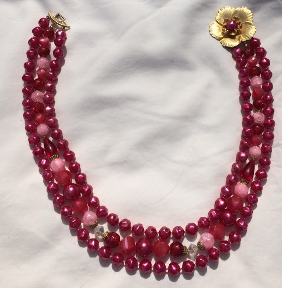 Lucite pink and goldtone necklace - image 4