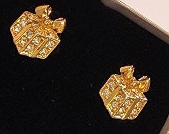 Avon Vintage Sparkling Present Pierced Earrings Gold Toned New in Box