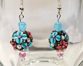 Orecchini lampwork con fili di sterline turchese e rosa trafitto penzolato fiore fatto a mano