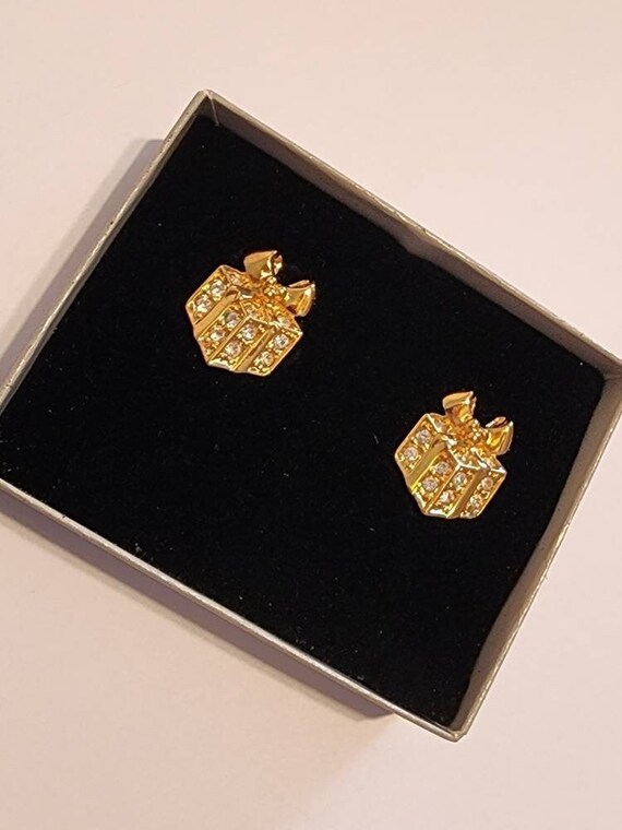 Avon Vintage Sparkling Present Pierced Earrings Go