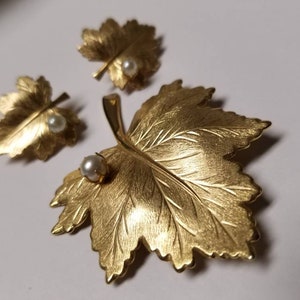 Vintage Sarah Coventry Maple Leaf Clip On Earrings & Brooch 1968