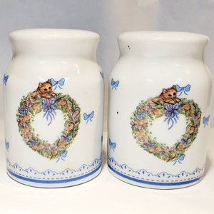 Vintage Kitten Wreath Ceramic Salt and Pepper Shakers