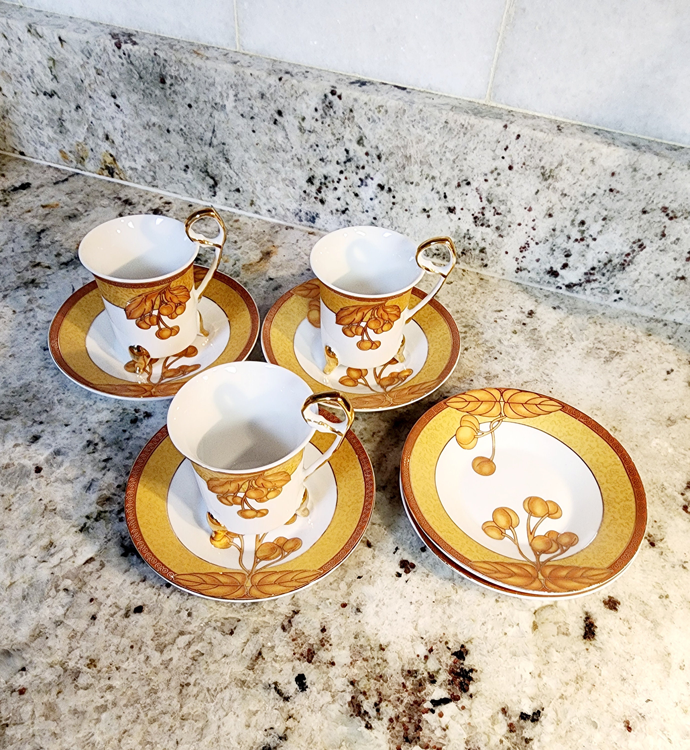 Yamasen Jakarta Porcelain Tea Cup & Saucer Set: Gold Trim, Berry