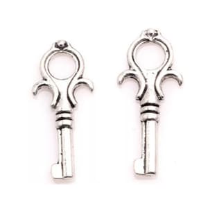 VERKAUF! 2--Antique Silver Key Charms, Schlüssel Charms, Masse Charme, Schlüssel Charme, Handwerk antikem Silber Fundstücke, antike Schlüssel Fundstücke, 112, Ships USA