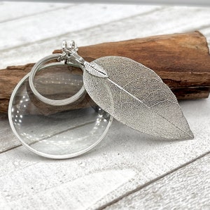 Magnifying Glass Necklace - Leaf Charm Necklace - Silver Badge Lanyard - Grandma Gift - Glasses Necklace Lanyard -Magnifier Pendant Necklace