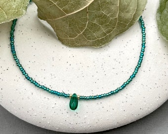 Green Beaded Charm Choker, Delicate Dainty Teardrop Necklace, Minimalist Summer Color Layered Necklace, Crystal Tiny Seed Beads Boho Chain