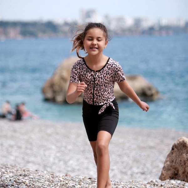 Size 7-8Y, Leopard 1-piece Swimwear Modest Teenager Kids Girls Swimsuit Covered Beachwear Burkini, Sun protection, w Hijab