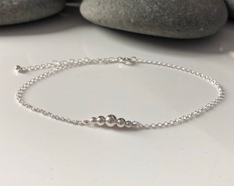 Sterling silver beaded anklet. Silver ankle bracelet. Simple silver anklet. Delicate ankle bracelet. Chain anklet