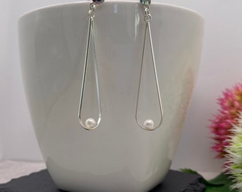 Sterling silver pearl drop earrings. Silver drop earrings. Pearl earrings. Silver dangle earrings. June birthstone. Silver and pearl