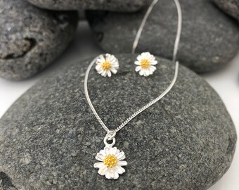 Ensemble de bijoux marguerite. Boucles d'oreilles marguerite. Collier marguerite. Ensemble de collier de fleurs en argent. Cadeau fête des mères. Cadeau pour elle. Bijoux marguerite