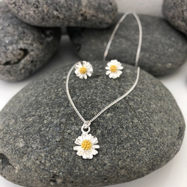 Daisy Jewellery set. Daisy Earrings. Daisy Necklace. Silver flower necklace set. Mother's Day Gift. Gift For Her. Daisy Jewellery