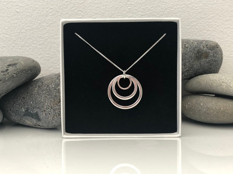 Distorted Triple Oval Cord Necklace Set