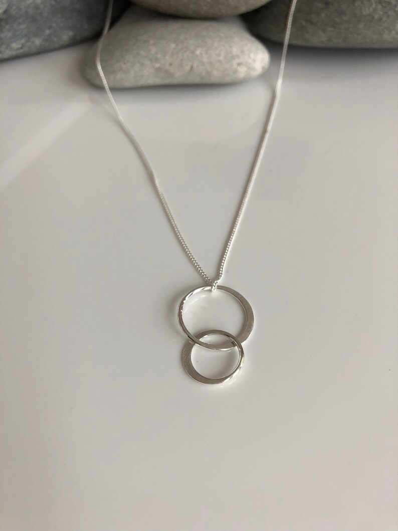 Interlocking circle necklace Linked circle pendant. Double Etsy