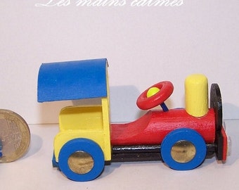 Jouet Train porteur tricolore en bois. MINIATURE « Fait main (les miennes !) » Porteur pour poupée enfant