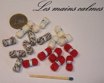 LOT de 18 Pelotes de laine miniatures « Fait main (les miennes !) »