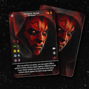 Puede incluir: Una carta de comercio de Star Wars con Darth Maul, un Asesino Sith. La carta tiene un esquema de color rojo y negro y presenta un primer plano de la cara de Darth Maul. La carta tiene el número 5 en la esquina superior derecha y el texto "Darth Maul, Asesino Sith".